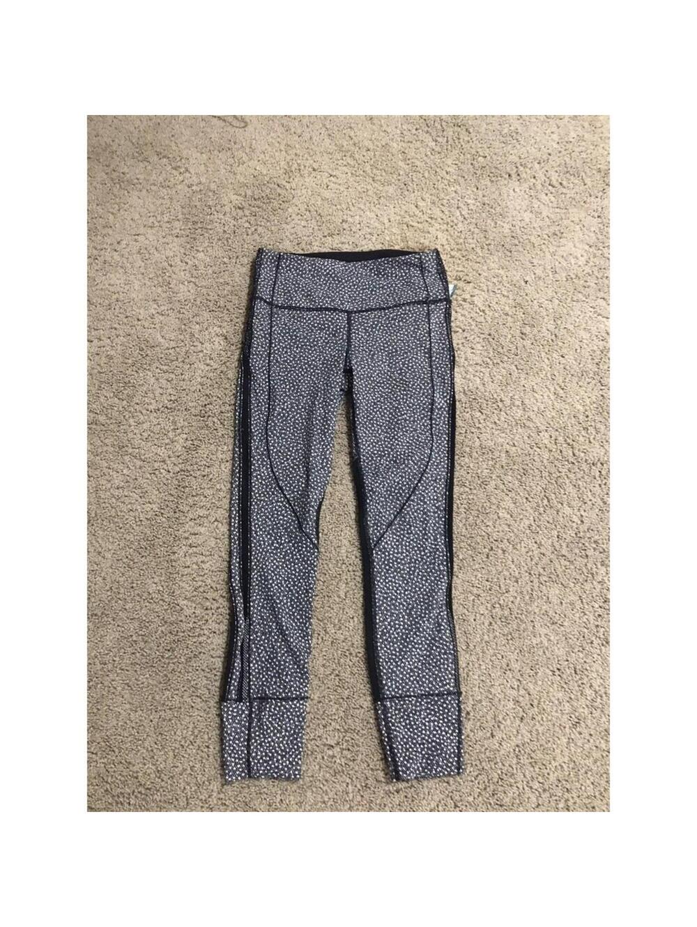Women's Lululemon Leggings with mesh accents Black / white size 4 SMALL S
